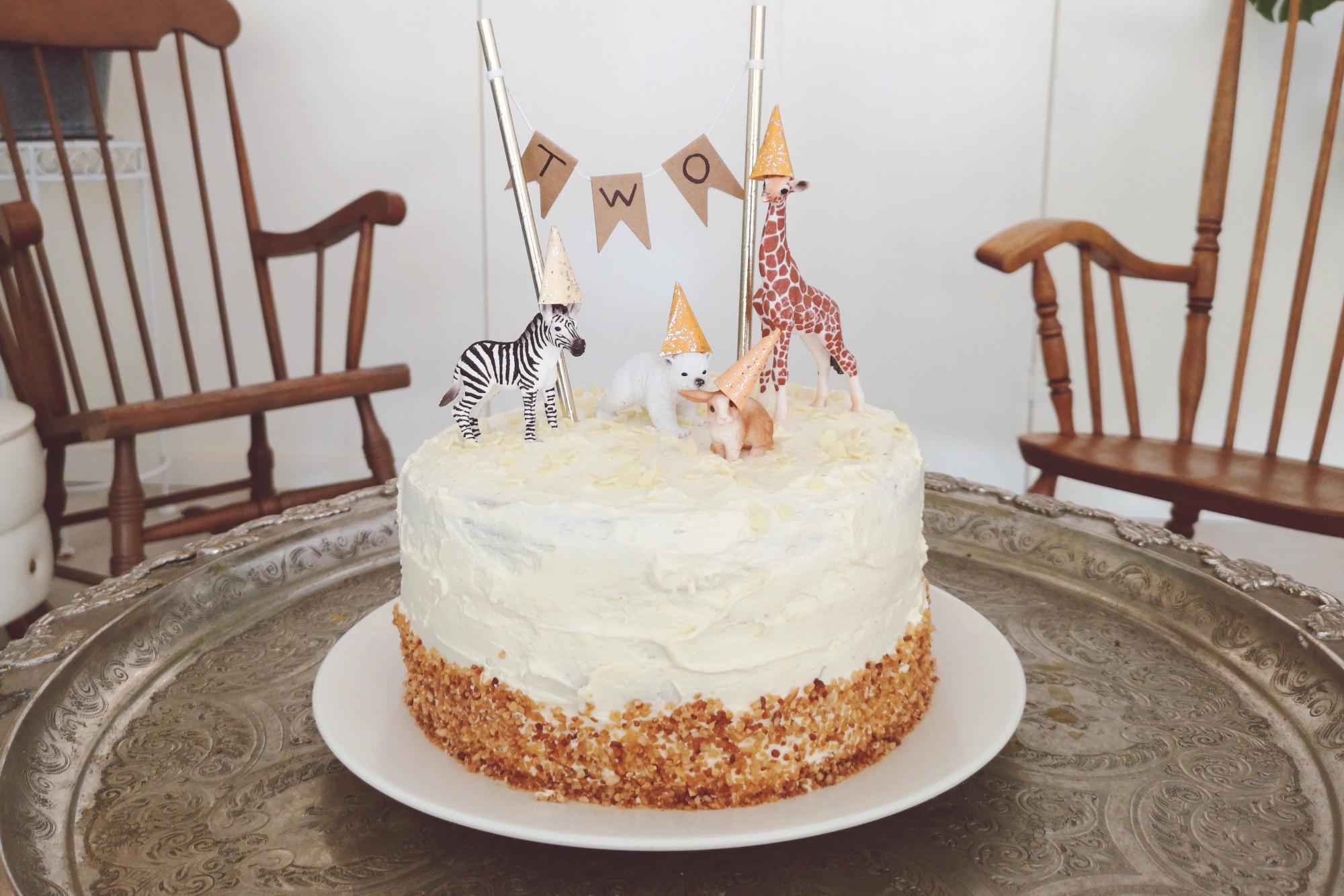 storm Verbetering moeder De verjaardagstaart van Cas: een naked cake met dierenthema